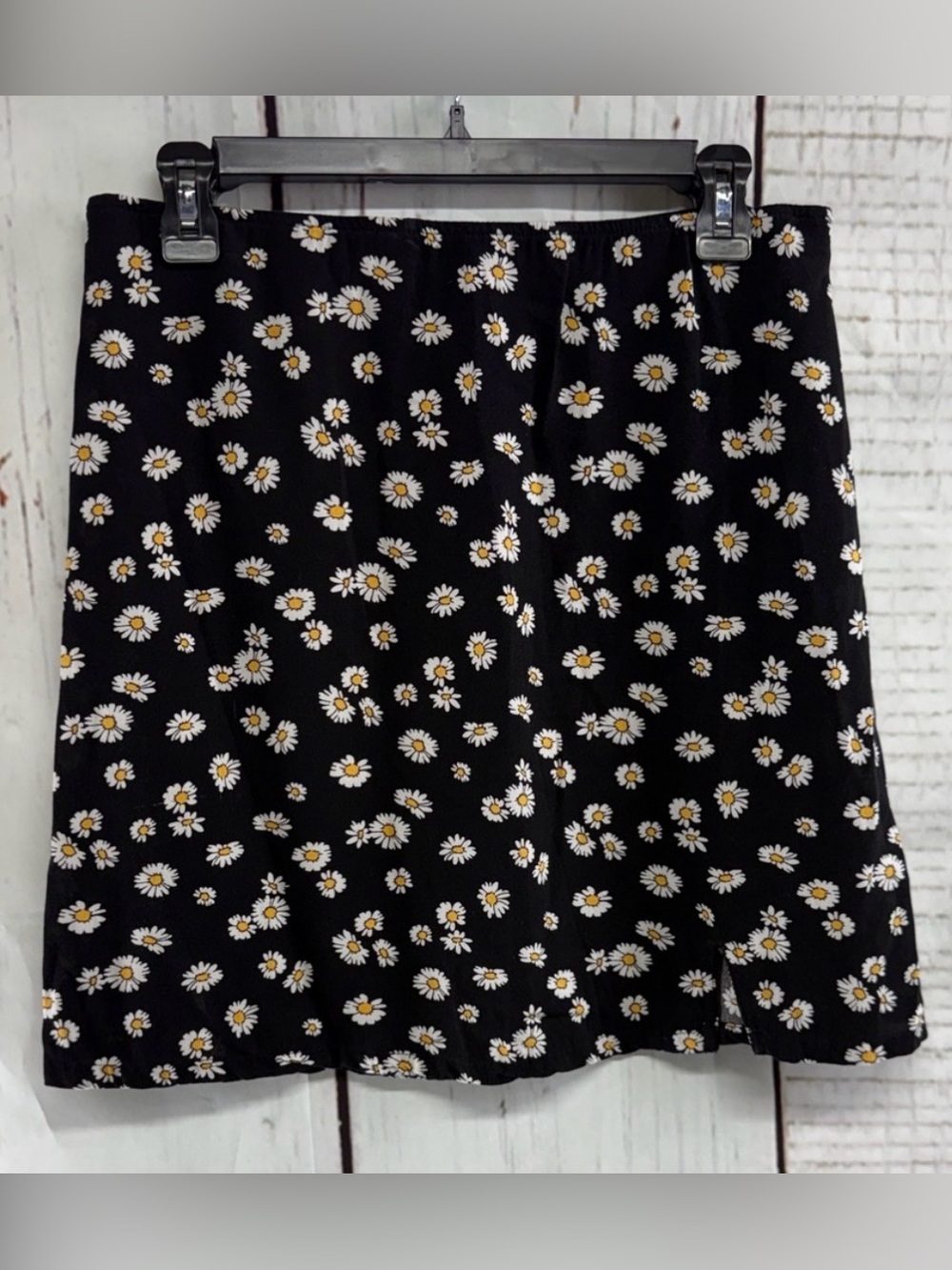 Hollister High Rise Daisy Skirt- Large